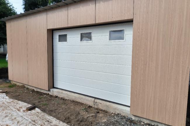 FABRICATION ET POSE D'UN GARAGE EN RESINE AVEC POSE D'UNE PORTE SECTIONNELLE